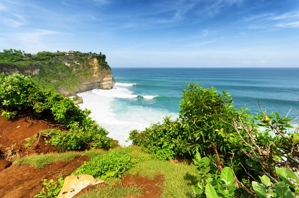 Coast at Uluwatu temple, Bali, Indonesia — Stock Photo, Image