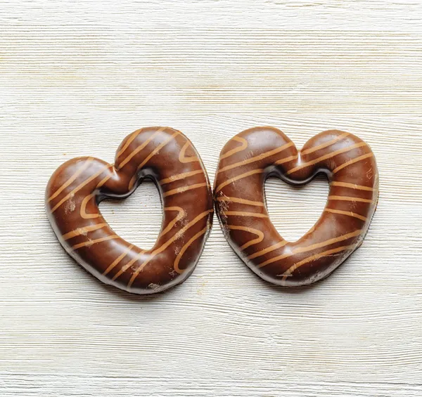 Chocolate hearts on white wooden table. — Stock Photo, Image