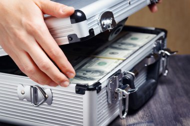 depolama ve para ve değerli eşyalarını koruma