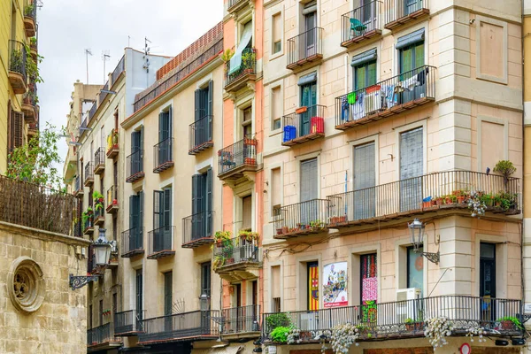 Barcelona Spanien August 2014 Malerische Balkone Alter Häuser Gotischen Viertel — Stockfoto