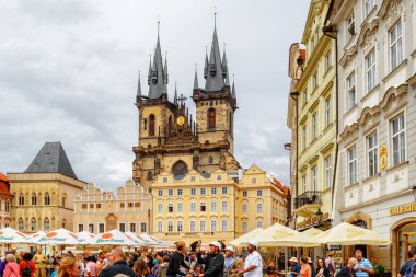 Prag, Çek Cumhuriyeti - 11 Ağustos 2014: Prag, Çek Cumhuriyeti 'ndeki Tanrı' nın Annesi Kilisesi.