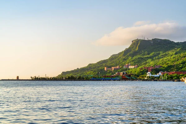 Impresionante Vista Panorámica Kaohsiung Outer Harbor Montaña Arbolada Verde Taiwán — Foto de Stock