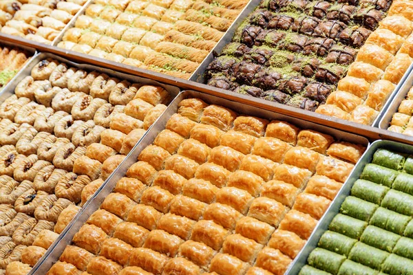 Breed Assortiment Baklava Grote Bazaar Istanbul Turkije Historische Markt Een — Stockfoto