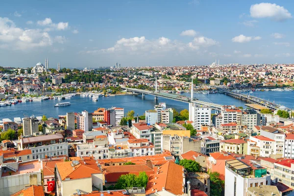 イスタンブール トルコのゴールデンホーンの空中ビュー ガラタ塔からの素晴らしい街の景色 イスタンブールは世界で人気のある観光地です — ストック写真