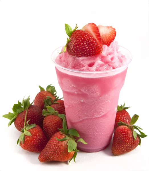 Smoothie aux fraises sur fond blanc — Photo