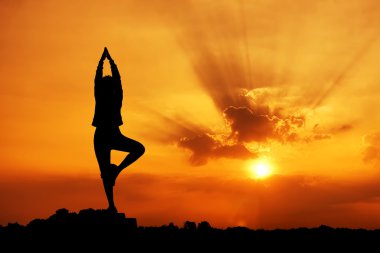 sabah güzel yoga kadın silüeti 
