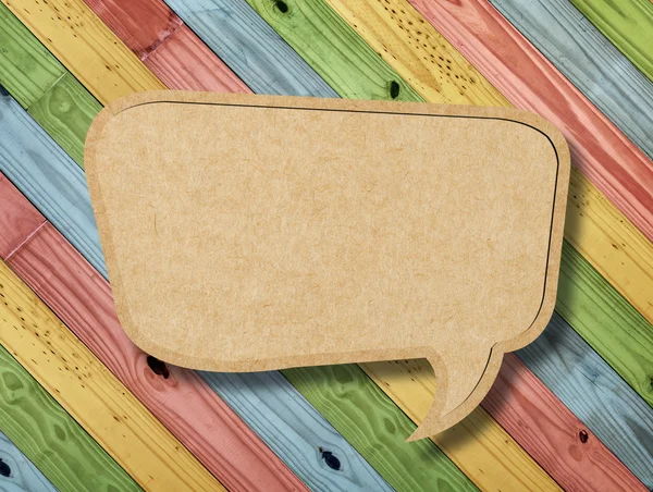 Blank Speech Bubble auf bunten Malerei Holz Hintergrund — Stockfoto