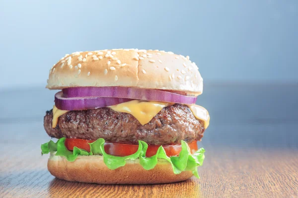 Cheeseburger — Stock Photo, Image