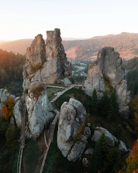 Luchtfoto van drone naar fort Tustan — Stockfoto