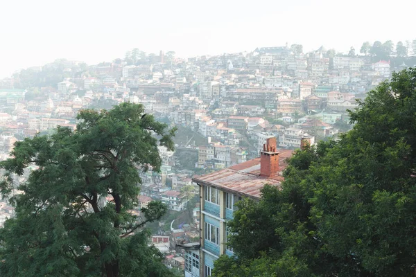 Vista da cidade de Shimla no Himalaia indiano — Fotografia de Stock