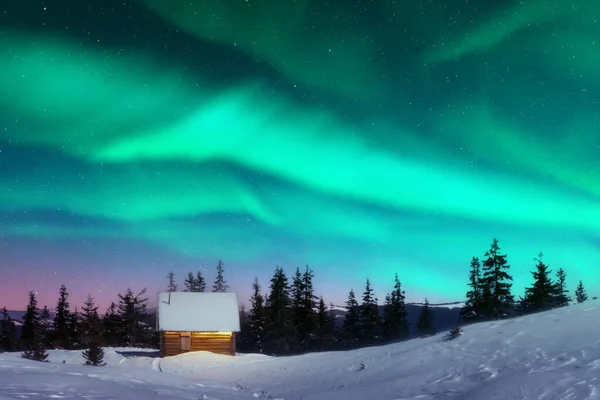 有北极光的迷人风景 — 图库照片