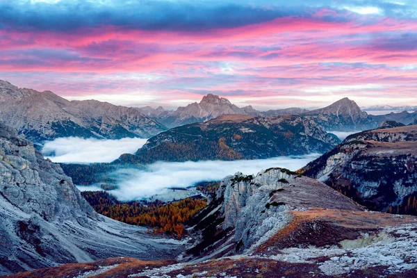 Increíble Vista Panorámica Nebulosa Mañana Las Montañas Dolomitas Ubicación Auronzo — Foto de Stock