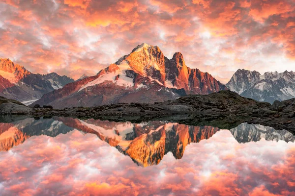 Kleurrijke Zonsondergang Lac Blanc Meer Frankrijk Alpen Monte Bianco Bergketen — Stockfoto