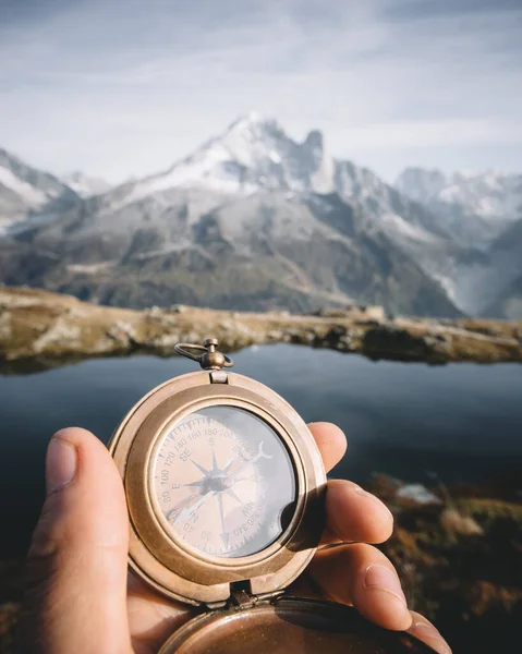 Man Compass Hand High Mountains Clear Lake Travel Concept Landscape — Stock Photo, Image