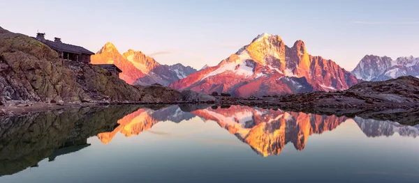 Färgglad Solnedgång Lac Blanc Sjön Frankrike Alperna Monte Bianco Bergskedja — Stockfoto