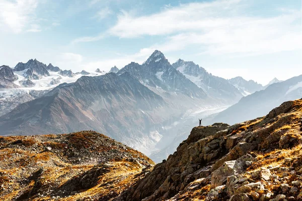 Incredibile Vista Sulla Catena Montuosa Del Monte Bianco Con Turista — Foto Stock