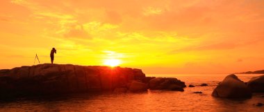 akşam ışığı ile fotoğrafçı