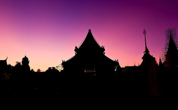 Silhouette des Tempelbuddhismus Stockfoto