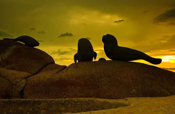 Silhouette of dugong statu — Stock Photo, Image