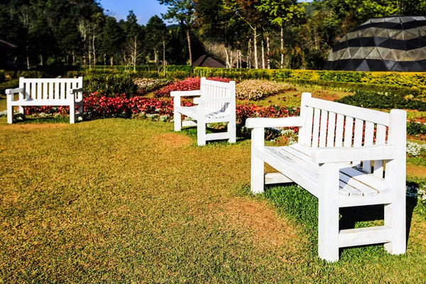 White bench — Stock Photo, Image