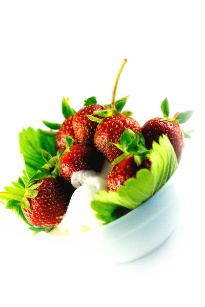 草莓在碗里 — 图库照片