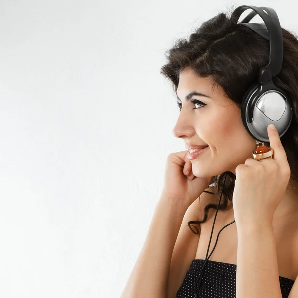 Woman listening music — Stock Photo, Image