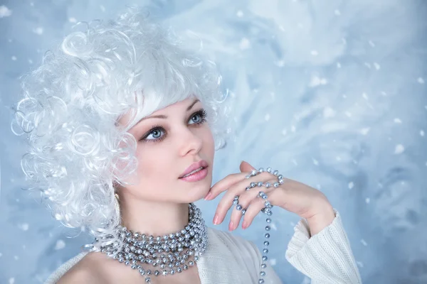 Modelo de moda com maquiagem de neve — Fotografia de Stock