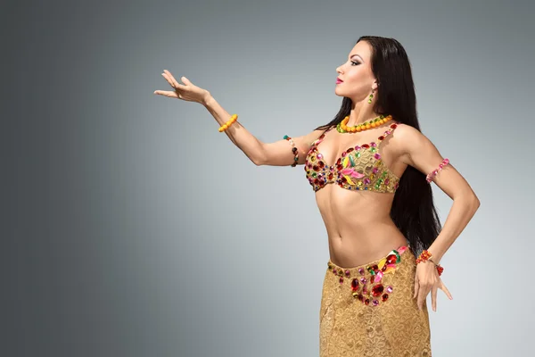 Beautiful belly dancer woman — Stock Photo, Image