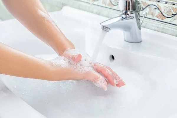 Woman washing hands — Stock Photo, Image