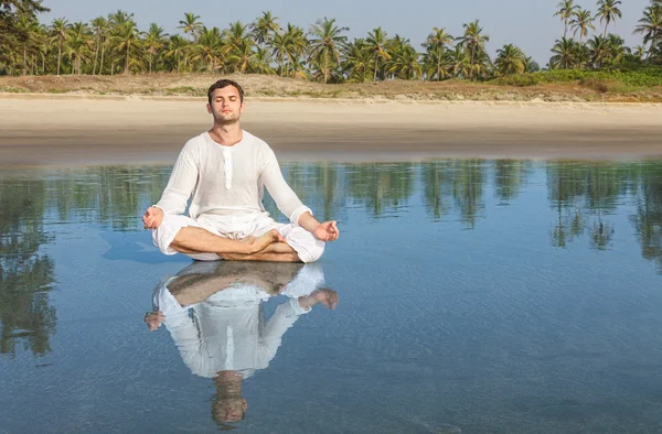 Людина медитації — стокове фото