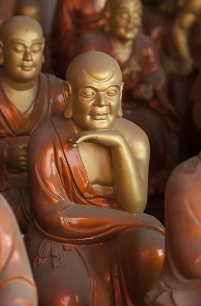 Buda heykeli düşünme