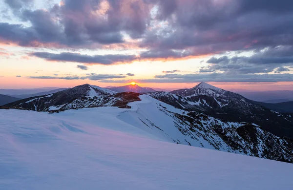 Winter Amazing Sunrise Panoramic View Covered Snowy Mountain Peak Natural — ストック写真