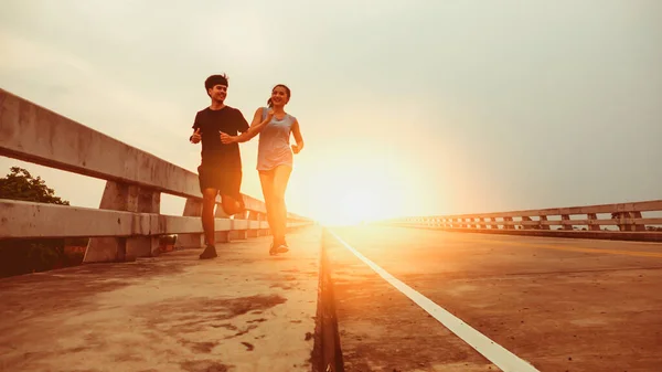 Dos Corredores Salieron Corriendo Corriendo Por Caminos Para Correr Concepto — Foto de Stock