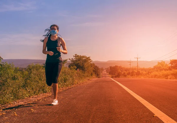 Mujer Corriendo Parque Estilo Vida Saludable Conceptos Deportivos — Foto de Stock