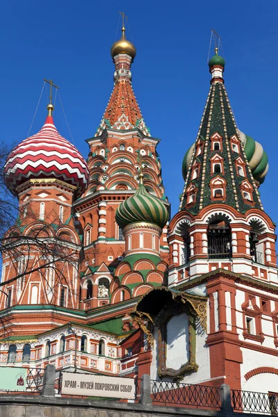 在红场，莫斯科圣巴西尔大教堂 — 图库照片