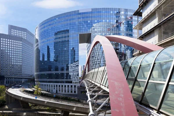 Pasarela cubierta en La Defense . — Foto de Stock