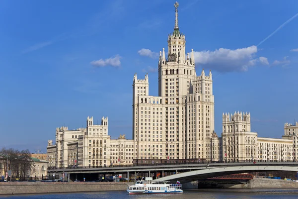 Stalins empirestil byggnad. — Stock fotografie