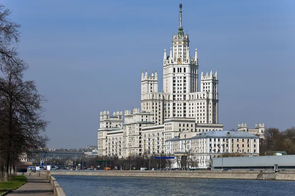 Edificio in stile impero di Stalin . — Foto Stock