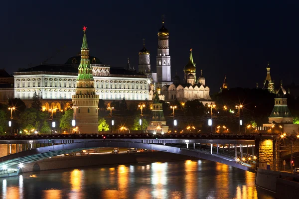 The Moscow River and Kremlin at night. — Stock Photo, Image