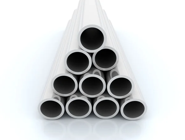 Металлические трубы сложены на белом фоне — стоковое фото
