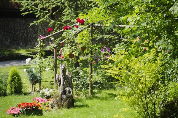 Bahçe ve çevre düzenlemesi — Stok fotoğraf