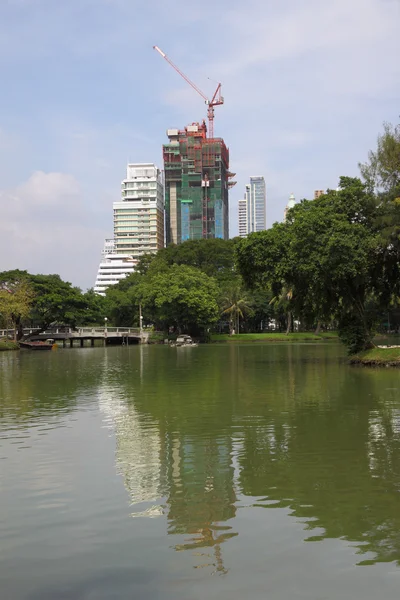 水前付近の建築物. — ストック写真