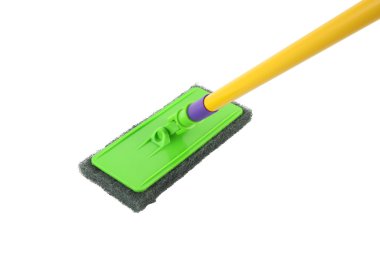 Beyaz arka plan üzerinde temizlik için mafya fırçalayın.