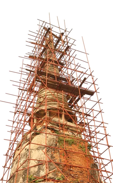 Oude pagode renovatie met bouw scaffold frame. — Stockfoto