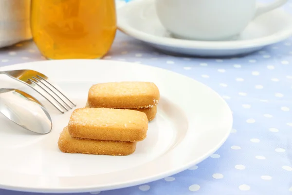 Ζάχαρη κορυφαία κροτίδες σνακ πιάτο στο τραπέζι — Φωτογραφία Αρχείου