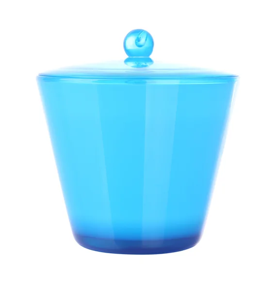 Voorkant van blauwe plastic pot met dekking op witte achtergrond. — Stockfoto