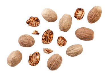 Nutmeg bütünlüğü ve parçalar beyaz arka plana yakın çekim yapıyor, kestik. İzole edilmiş