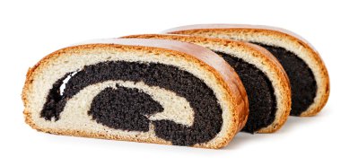 Beyaz arka planda haşhaş tohumu parçalarına ayrılmış. İzole edilmiş