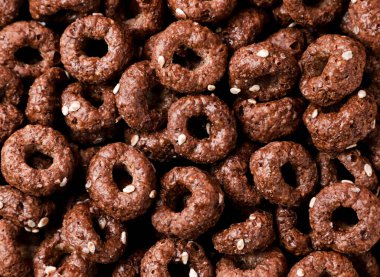 Kuru kahvaltı halkaları çikolata yakın plan arka plan. Üst görünüm