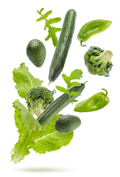 Reifes Gemüse Brokkoli Avocado Und Salat Fliegen Auf Weißem Hintergrund — Stockfoto
